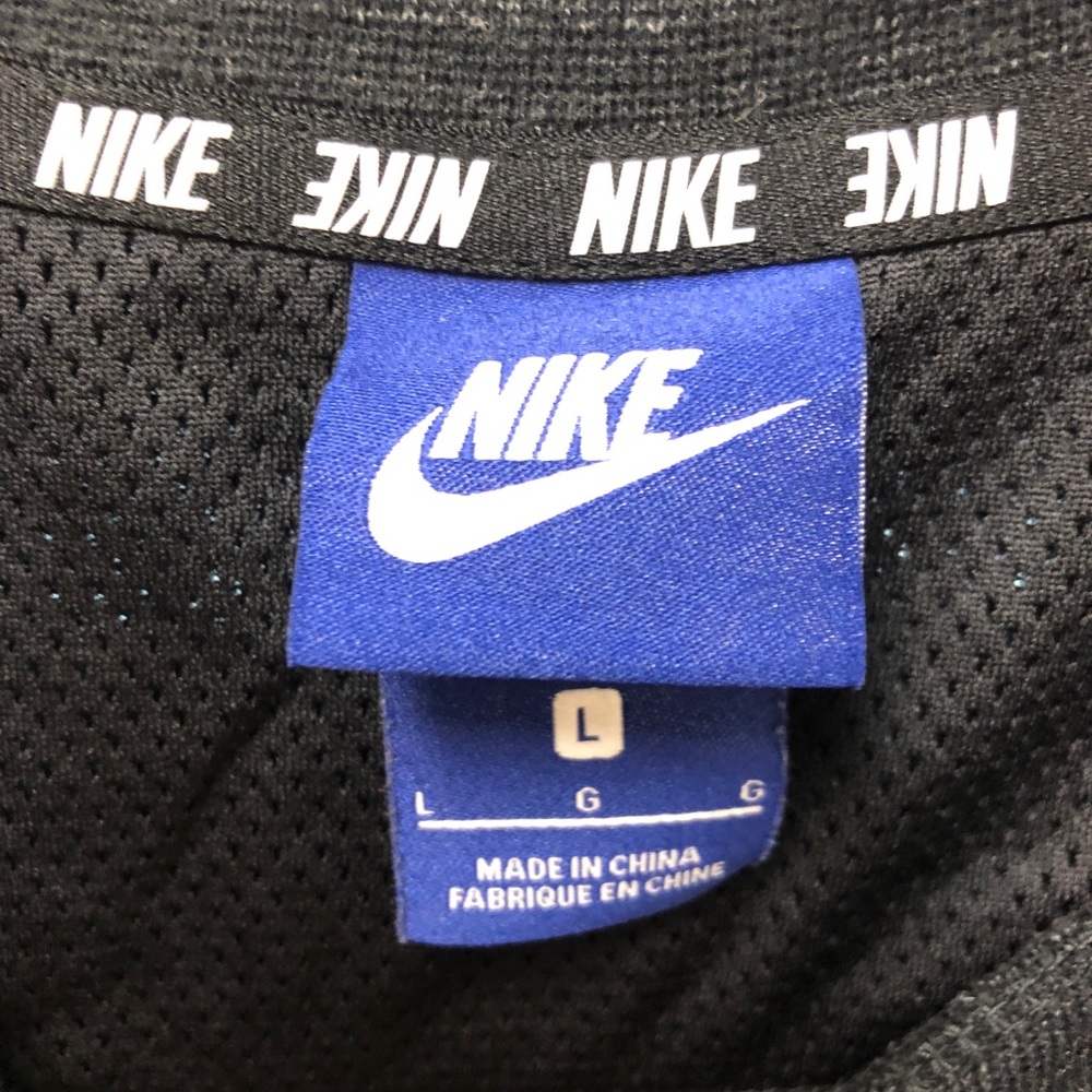 Nike Men’s T-Shirt - Picture 4 of 4